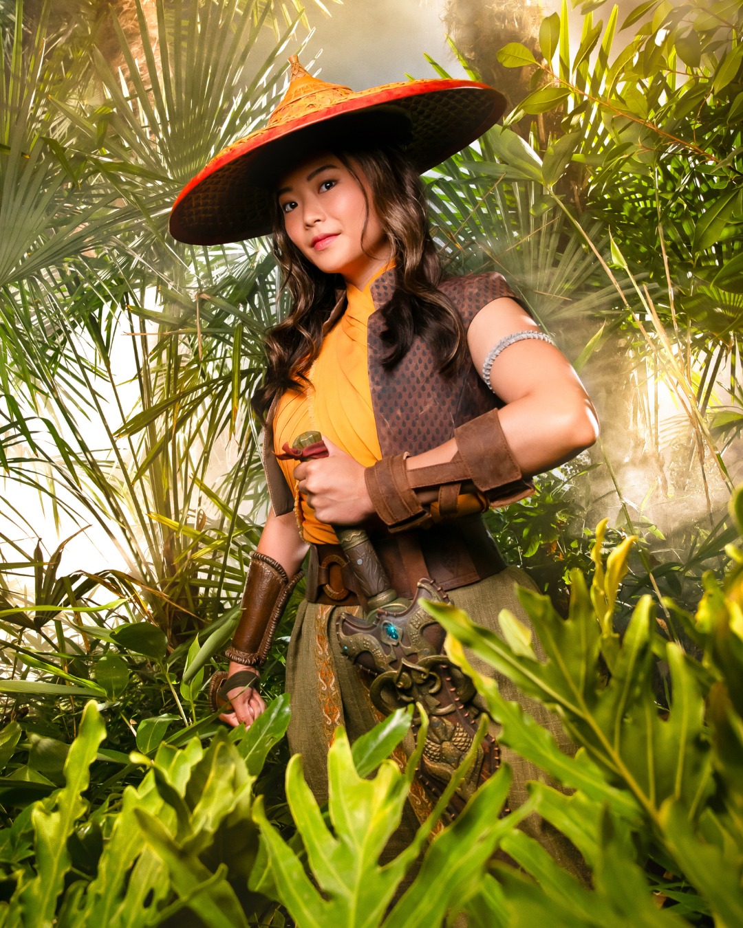 Raya uit Raya and the Last Dragon tijdens een meet & greet in Disneyland Paris