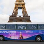 Disneyland Paris Express shuttlebus bij de Eiffeltoren in Parijs
