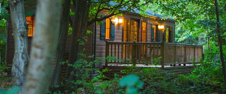 Hero-afbeelding nieuwe blokhutten Disney Davy Crockett Ranch bij Disneyland Paris