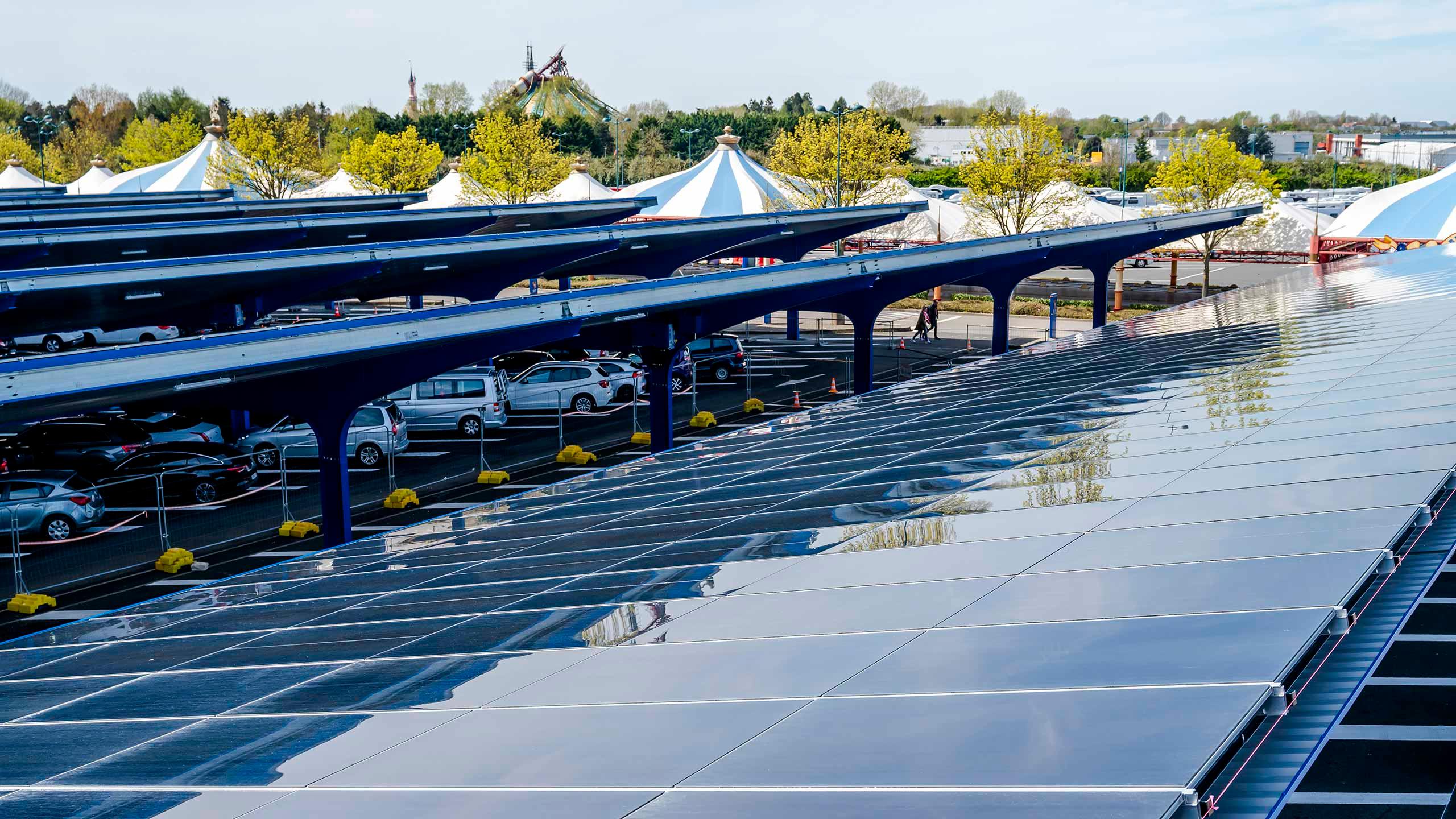 Parkeerplaats Disneyland Paris met zonnepanelen