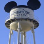 Spider-Man stunt show tijdens de openingsceremonie van Disney Adventure World, Disneyland Paris