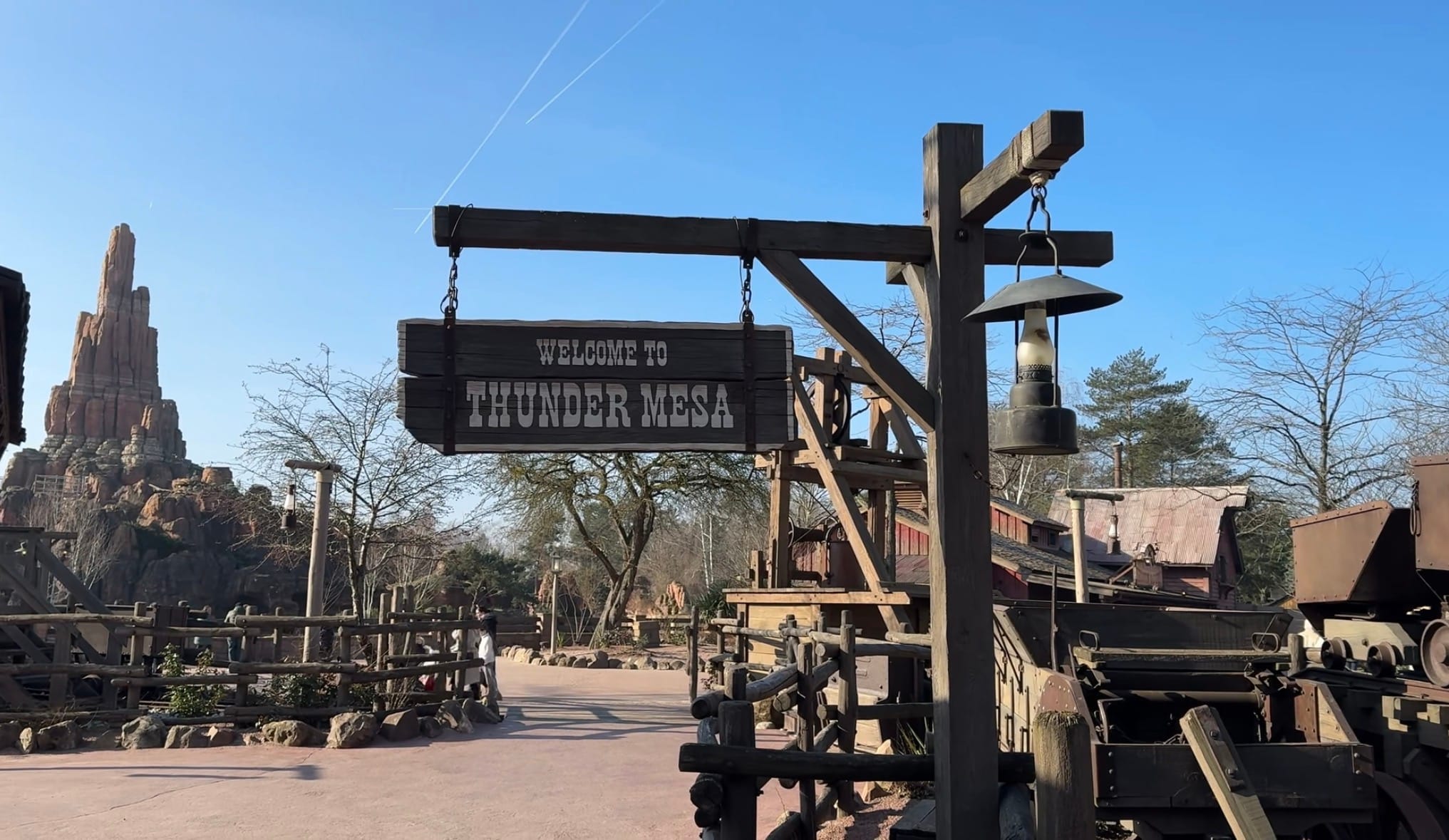 The Welcome to Thunder Mesa sign in Frontierland, Disneyland Paris, where the Country Bears once performed