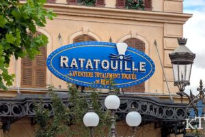 Gevel met het bord van Ratatouille: L'Aventure Totalement Toquée de Rémy, Disneyland Paris