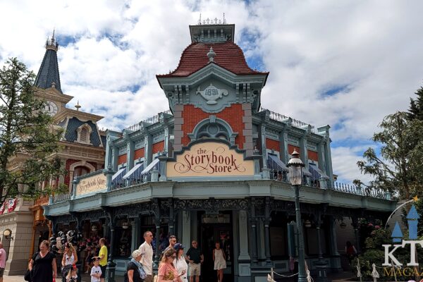 Gevel van The Storybook Store op Main Street, Disneyland Paris